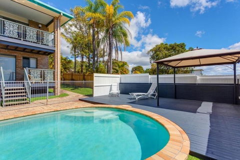 1-33 Tingira Close - Rainbow Beach, Gorgeous Ocean Views, Swimming Pool, Air Conditioning - Maitland Accommodation 2