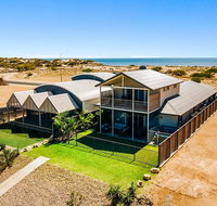 108 Madaffari Drive - Caretta - Luxurious Marina Home With A Spa and Free WiFi - Maitland Accommodation