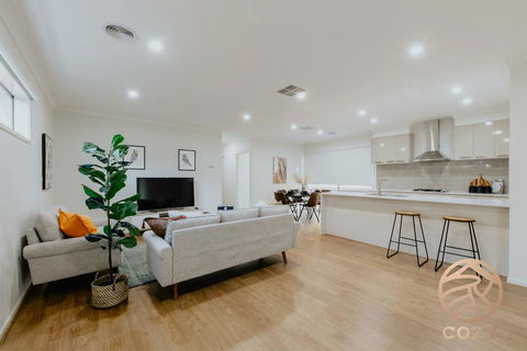 118 Refreshing 3BR Werribee Family House - Maitland Accommodation 0