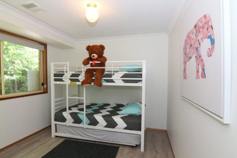 12 Mount Porepunkah Road - Maitland Accommodation 3