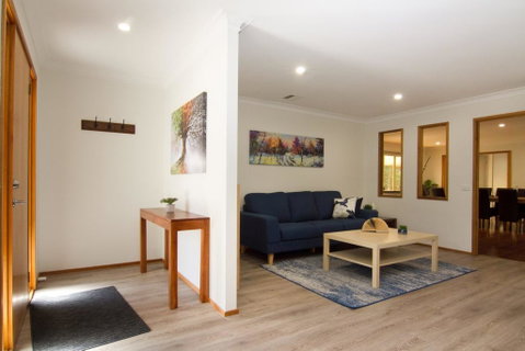 12 Mount Porepunkah Road - Maitland Accommodation 0