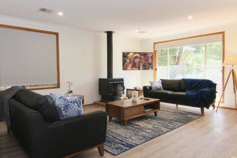 12 Mount Porepunkah Road - Maitland Accommodation 2