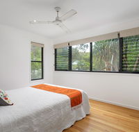 12 Naiad Court- Pool sleeps 8 close to beach - Maitland Accommodation