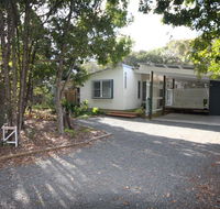 15 Belle Court - Modern architect designed open plan holiday home with outdoor shower - Maitland Accommodation