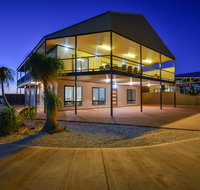 16 Crevalle Way - Fantastic House with Gulf Views - Maitland Accommodation