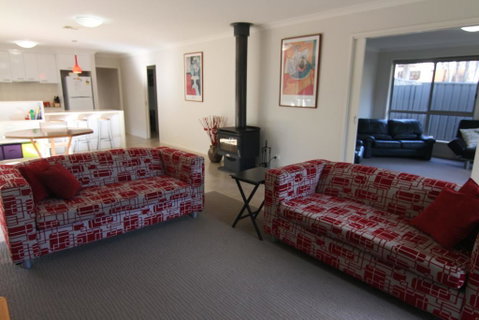 19 Georgian Court - Maitland Accommodation 3