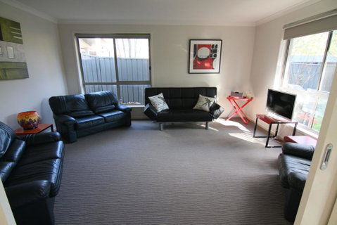19 Georgian Court - Maitland Accommodation 1