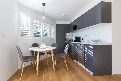 2 BEDROOM BRAND NEW APT // MOMENTS FROM RNSH - Maitland Accommodation 0