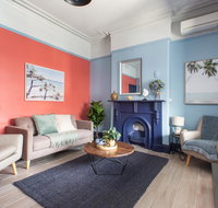 2-Bed Apartment Metres From Coogee Beach and Dining - Maitland Accommodation