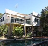 20 Orania Court - Two storey family home with swimming pool patio  large deck. Pet friendly - Maitland Accommodation