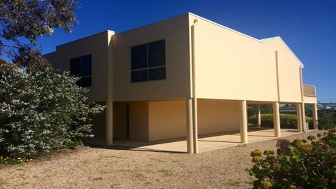22 Broadbeach Drive - Maitland Accommodation 0
