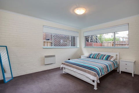 250 Metres To The Beach And Coastal Track. - Maitland Accommodation 2