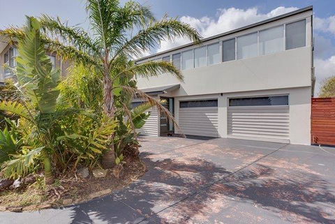 250 Metres To The Beach And Coastal Track. - Maitland Accommodation 3