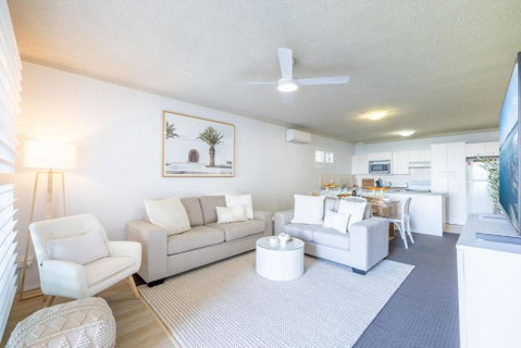 Bella Vista, 8-19 Shoal Bay Rd - Views, Air Con And Wi-Fi - Maitland Accommodation 2