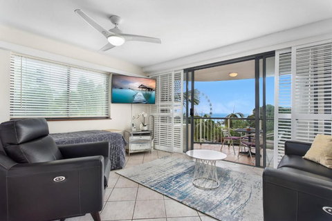 Cairns Esplanade Apartment - Maitland Accommodation 0