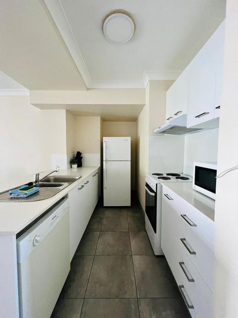 CHA Private Apts Aruba Beach - Maitland Accommodation 2