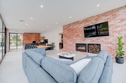 CASALE ESTATE - Maitland Accommodation 1