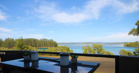 CHILL-OUT LAKESIDE - Wallis Lake Forster - Maitland Accommodation 0