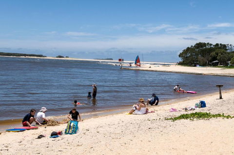 COASTAL ESCAPE@ The Cosmopolitan Unit 20806 - Maitland Accommodation 2