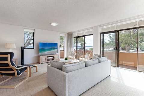 Columbia, 3 12 Columbia Close - Large Unit With Fantastic Water Views And Wifi - Maitland Accommodation 1