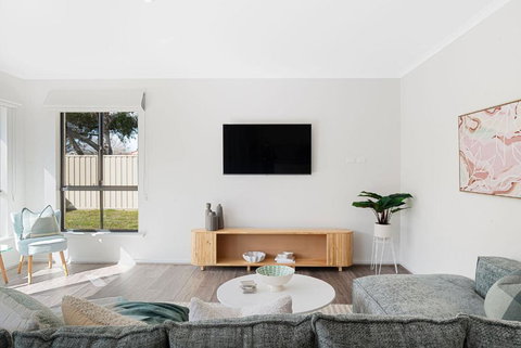 Crimson Ridge - Wines, Vines And Dine - Maitland Accommodation 0