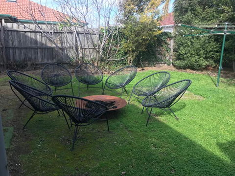 D108 Fantastic Sun Crescent Gathering - Maitland Accommodation 2