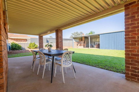 Davidson - Family Getaway, Pet Friendly - Maitland Accommodation 2