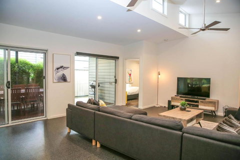 Decked Out At Bright - Maitland Accommodation 2