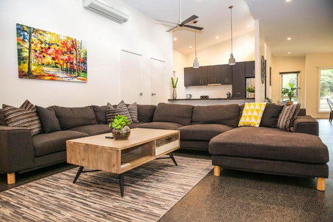 Decked Out At Bright - Maitland Accommodation 1