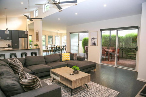 Decked Out At Bright - Maitland Accommodation 0