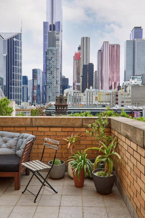 Deco Loft On Russell Street - Maitland Accommodation 3