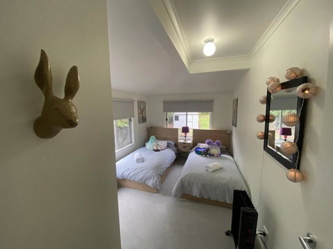 Deerhead Cabin - Maitland Accommodation 3