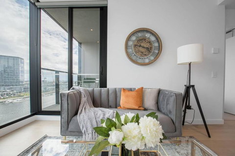 Delightful 2BR Riverview@Docklands - Maitland Accommodation 1