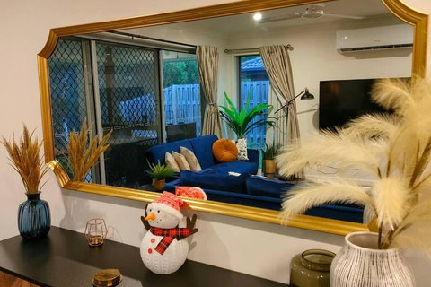 Deluxe Fully Air-conditioned 4BR House With Movie & Family Room - Maitland Accommodation 3