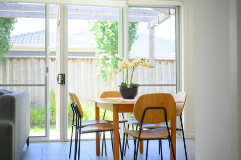 Denham Court Adorable 4Br House With Wifi &Parking - Maitland Accommodation 3