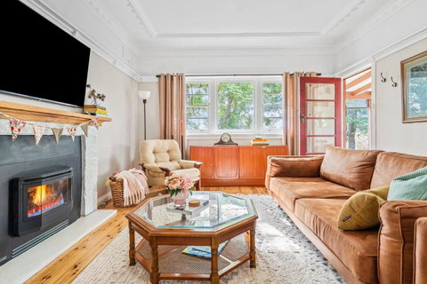 Deodar Cottage Amid Century Old Trees - Maitland Accommodation 0