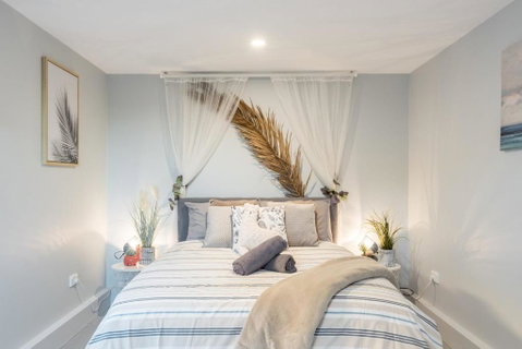 Detached Double Room - Seconds To Transport - Close To China Town - Shared Bathroom - Maitland Accommodation 0