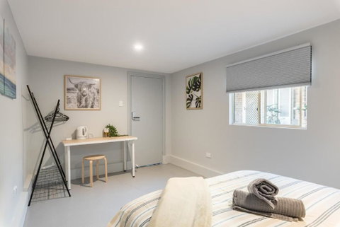 Detached Double Room - Seconds To Transport - Close To China Town - Shared Bathroom - Maitland Accommodation 1