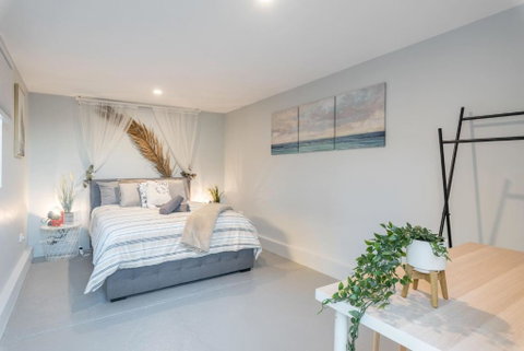 Detached Double Room - Seconds To Transport - Close To China Town - Shared Bathroom - Maitland Accommodation 2