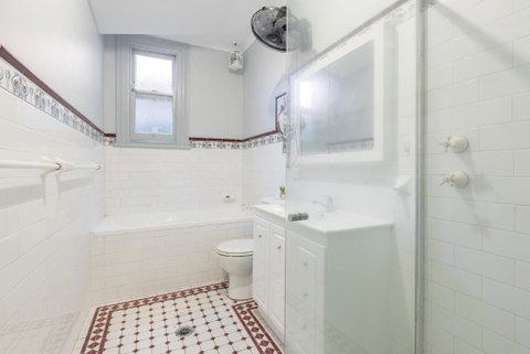 Detached Double Room - Seconds To Transport - Close To China Town - Shared Bathroom - Maitland Accommodation 3