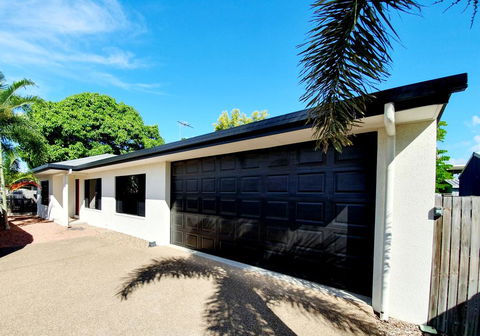 3 Bedroom Central Home - Maitland Accommodation 0
