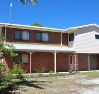 31 Bombala Crescent - Two storey home with covered outdoor deck fully fenced backyard. Pet friendly - Maitland Accommodation
