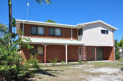 31 Bombala Crescent - Two Storey Home With Covered Outdoor Deck, Fully Fenced Backyard. Pet Friendly - Maitland Accommodation 0