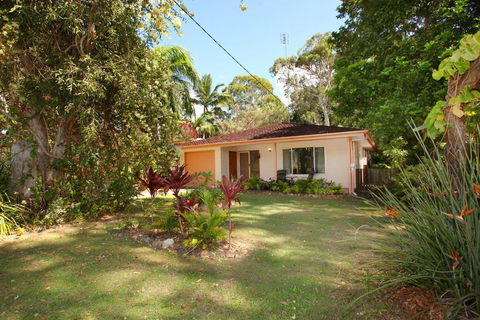 35 Santa Monica Avenue Coolum Beach, Pet Friendly, Linen Included - Maitland Accommodation 0