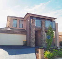 4 Bed 2 And A Half Bath Luxury Villa in Point Cook - Maitland Accommodation