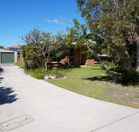 4 Boronia Place - Rainbow Beach Perfect convenient location Fenced yard - Maitland Accommodation