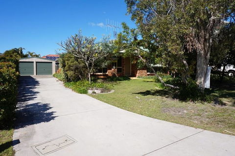 4 Boronia Place - Rainbow Beach, Perfect, Convenient Location, Fenced Yard - Maitland Accommodation 0