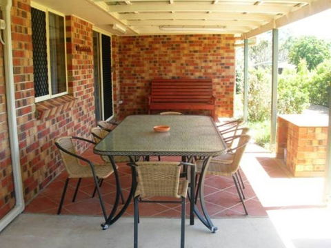 4 Boronia Place - Rainbow Beach, Perfect, Convenient Location, Fenced Yard - Maitland Accommodation 3