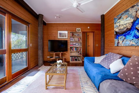 41 Carlo Circle - Rainbow Beach, Huge Beach House With Room For Everyone - Maitland Accommodation 2
