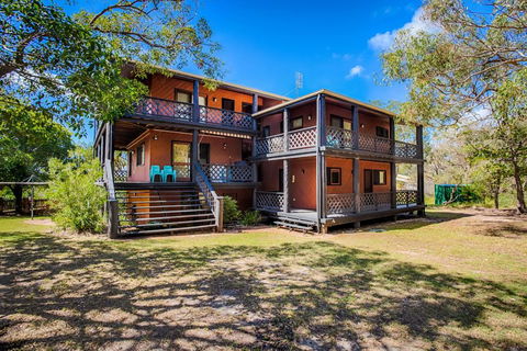 41 Carlo Circle - Rainbow Beach, Huge Beach House With Room For Everyone - Maitland Accommodation 3